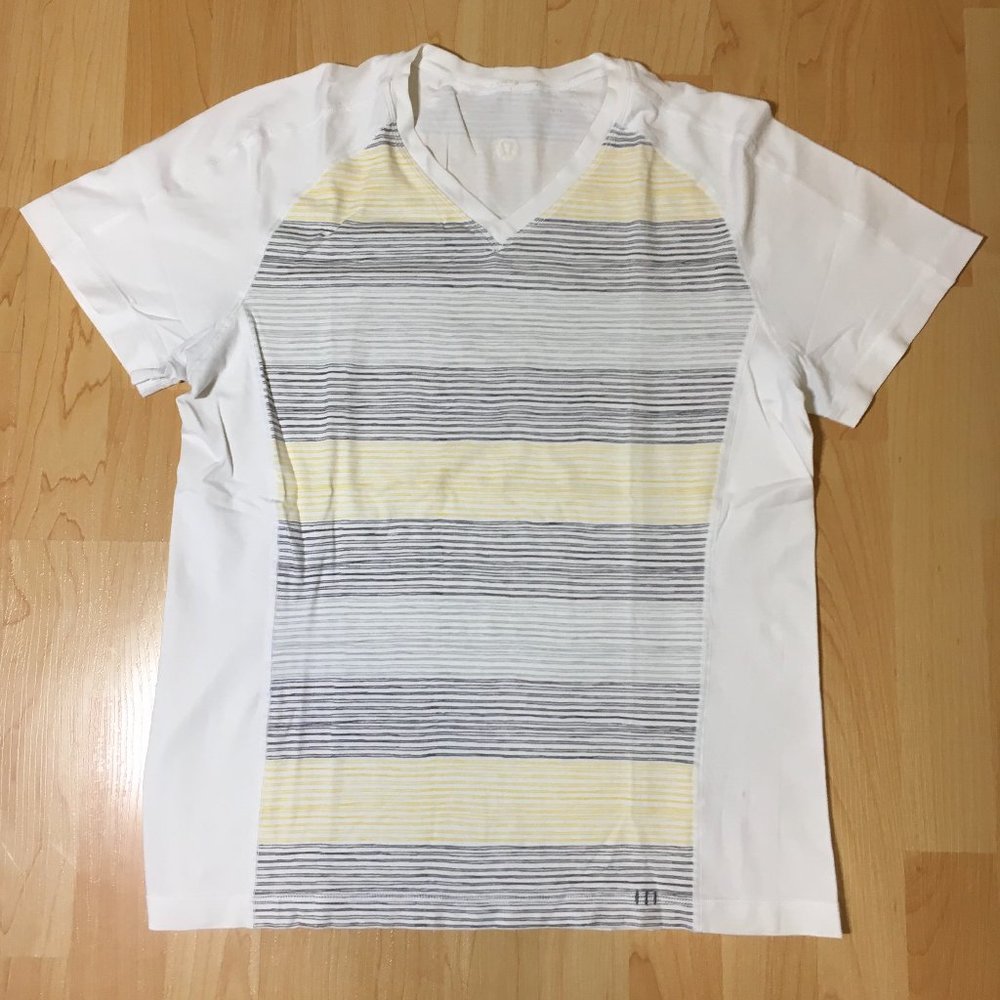 Lululemon 5 Year Basic Tee (V-Neck) - Small Mens